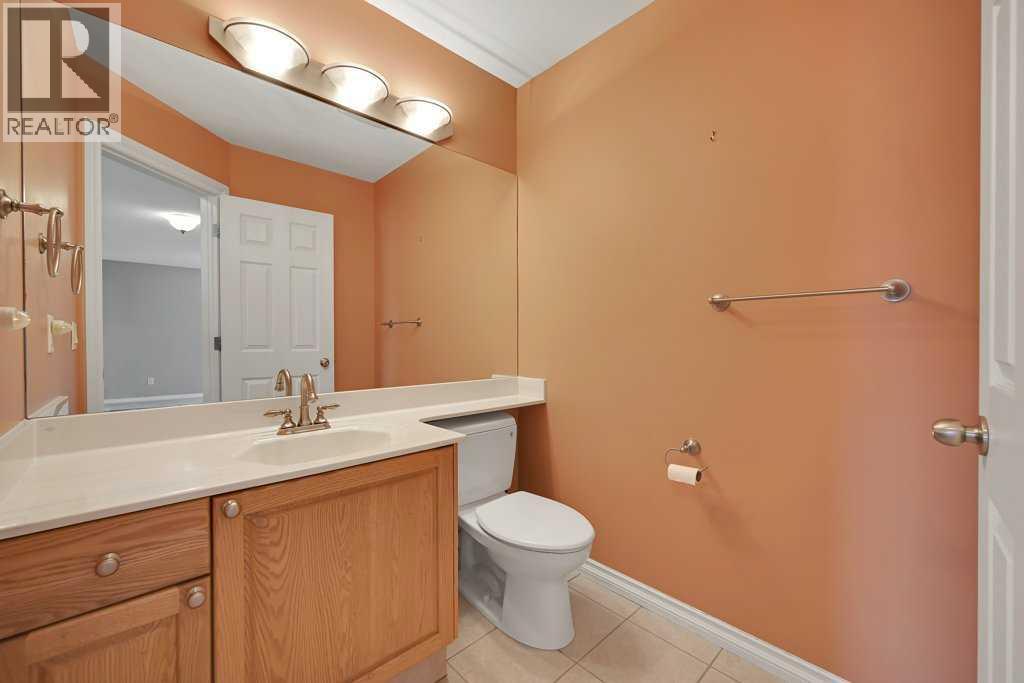8 Valley Creek Crescent NW, Calgary, Alberta  T3B 5V2 - Photo 18 - A2310883