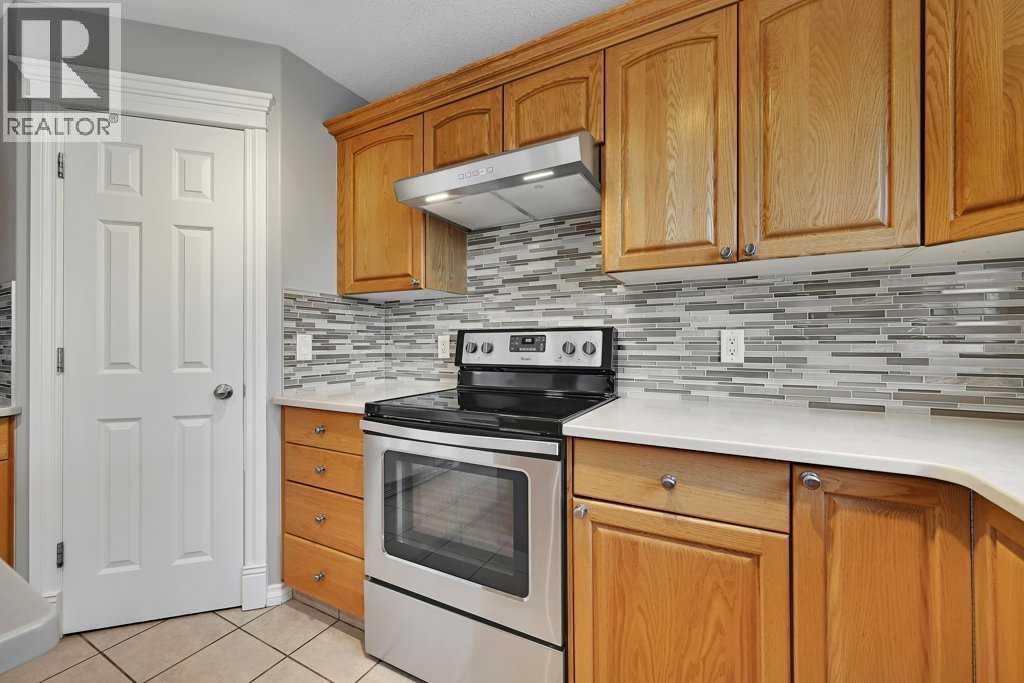 8 Valley Creek Crescent NW, Calgary, Alberta  T3B 5V2 - Photo 15 - A2310883