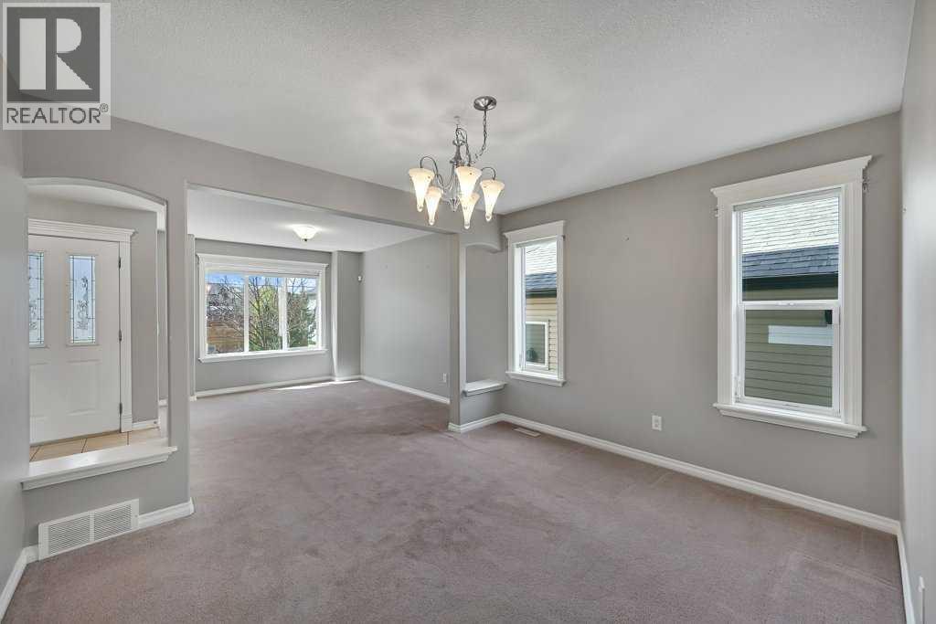 8 Valley Creek Crescent NW, Calgary, Alberta  T3B 5V2 - Photo 8 - A2310883