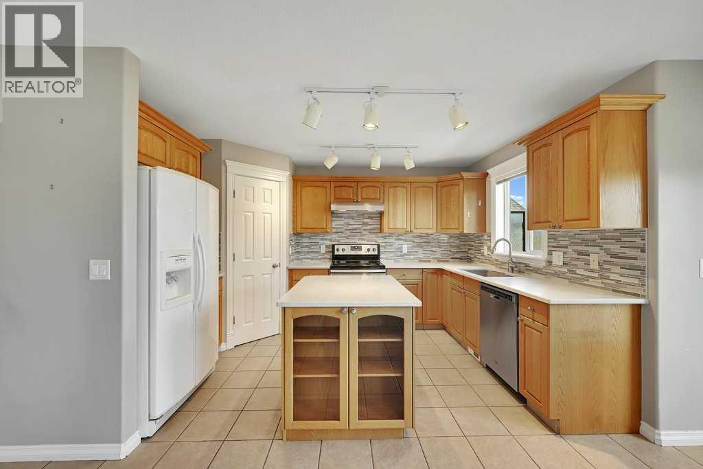 8 Valley Creek Crescent NW, Calgary, Alberta  T3B 5V2 - Photo 13 - A2310883