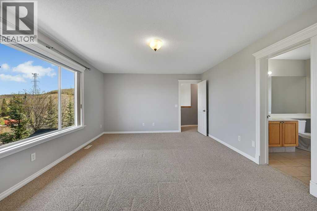 8 Valley Creek Crescent NW, Calgary, Alberta  T3B 5V2 - Photo 21 - A2310883
