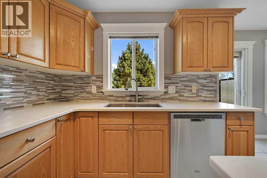 8 Valley Creek Crescent NW, Calgary, Alberta  T3B 5V2 - Photo 16 - A2310883