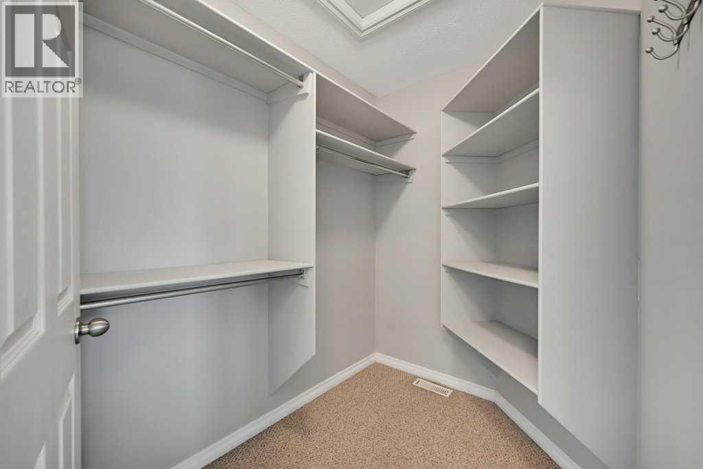 8 Valley Creek Crescent NW, Calgary, Alberta  T3B 5V2 - Photo 25 - A2310883