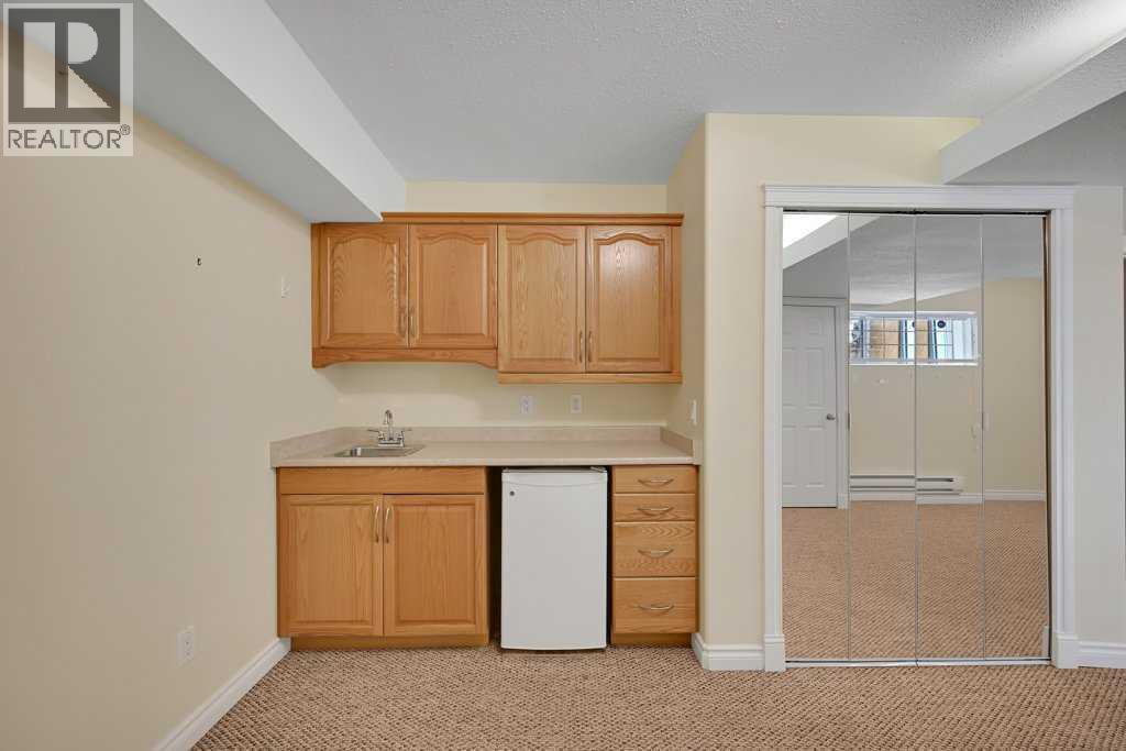 8 Valley Creek Crescent NW, Calgary, Alberta  T3B 5V2 - Photo 35 - A2310883