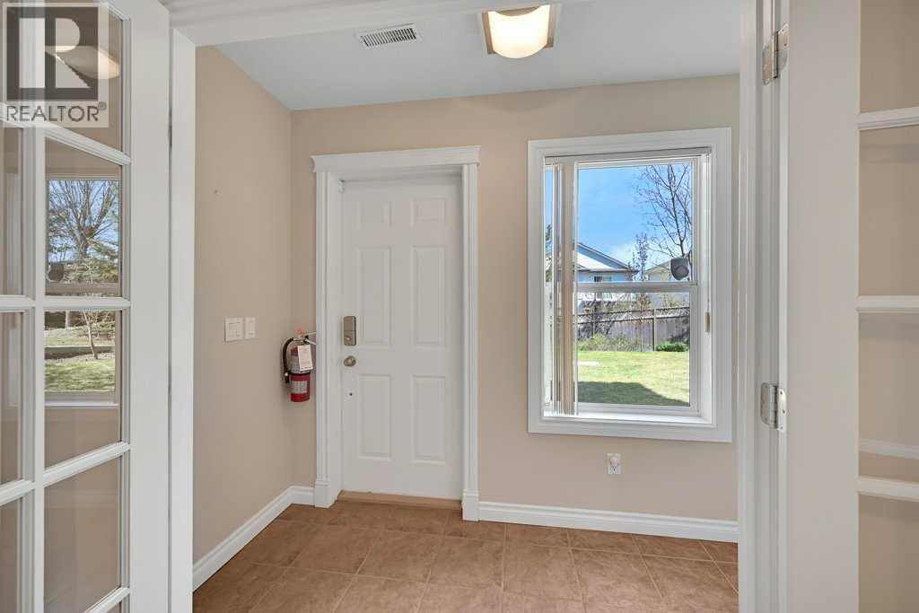 8 Valley Creek Crescent NW, Calgary, Alberta  T3B 5V2 - Photo 41 - A2310883