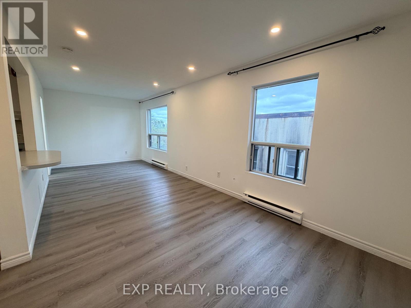12 - 102 GREENSIDES AVENUE, Toronto, Ontario