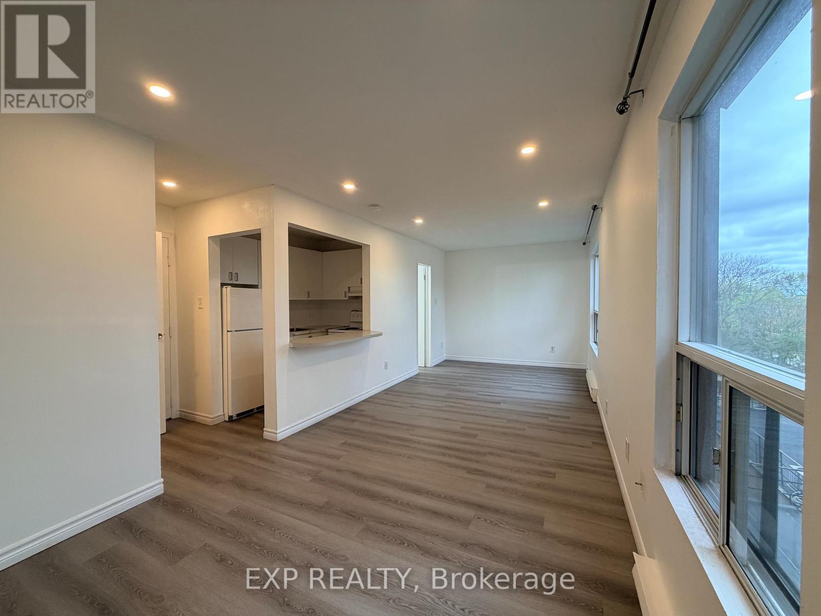 12 - 102 Greensides Avenue, Toronto, Ontario  M6C 1B9 - Photo 12 - C13140342