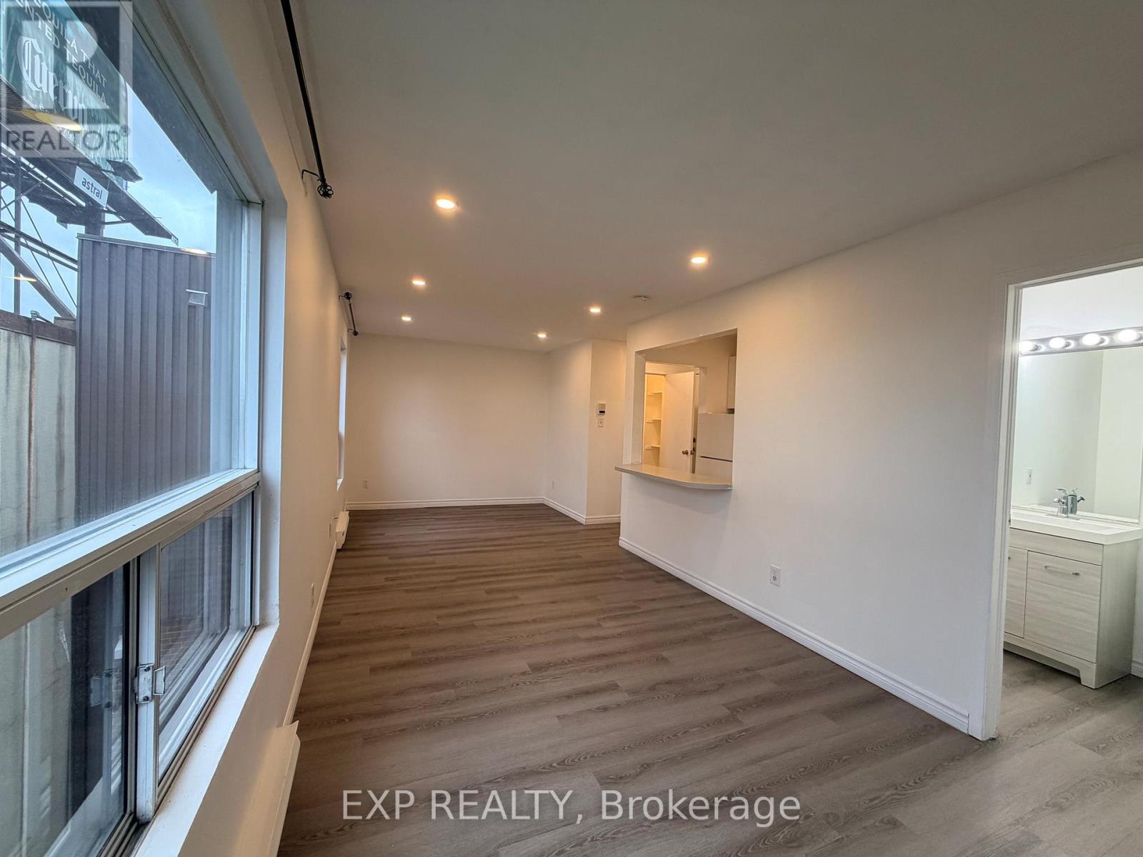 12 - 102 Greensides Avenue, Toronto, Ontario  M6C 1B9 - Photo 6 - C13140342