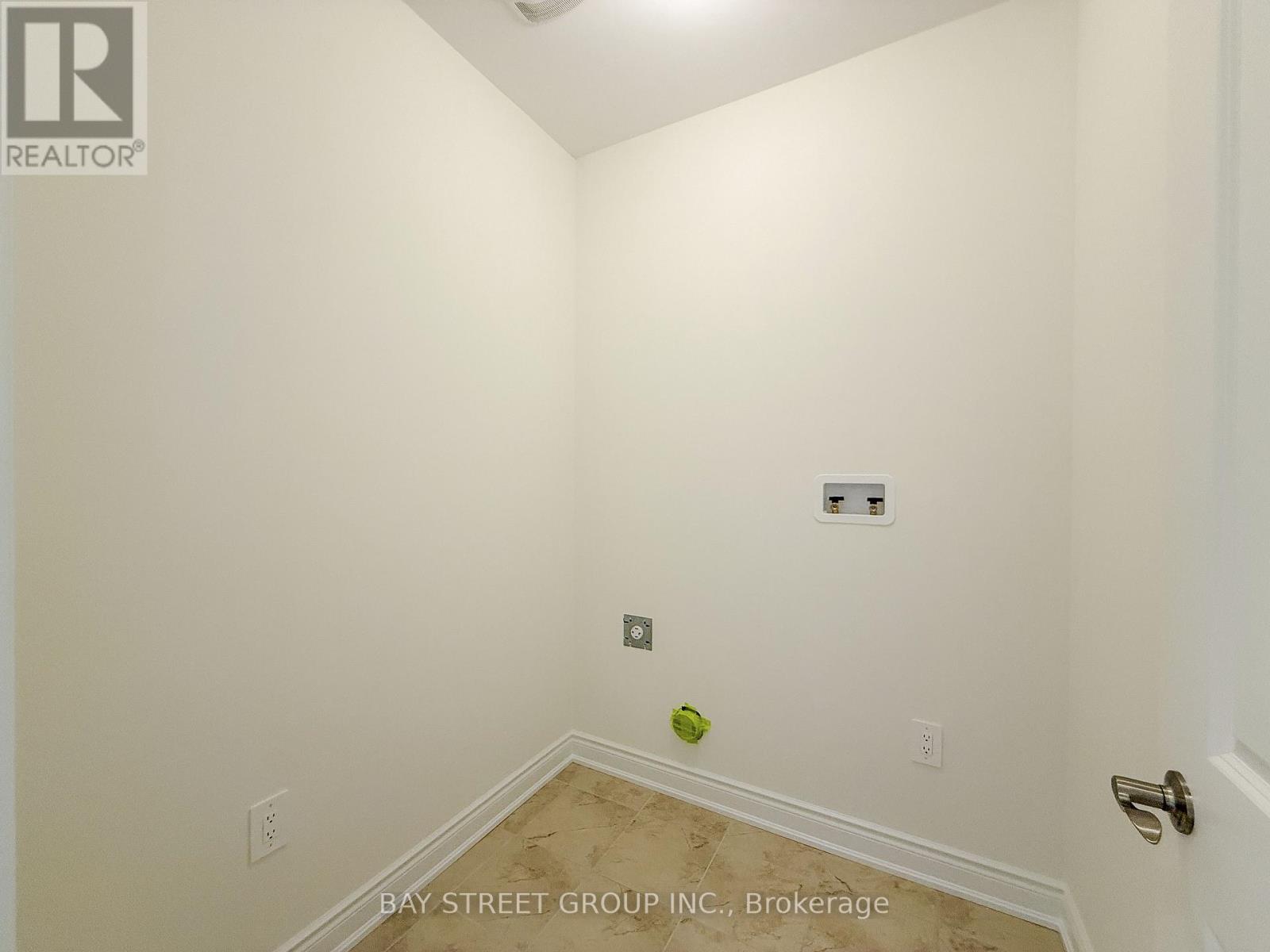18 Shelson Place, Georgina, Ontario  L0E 1R0 - Photo 7 - N13140344