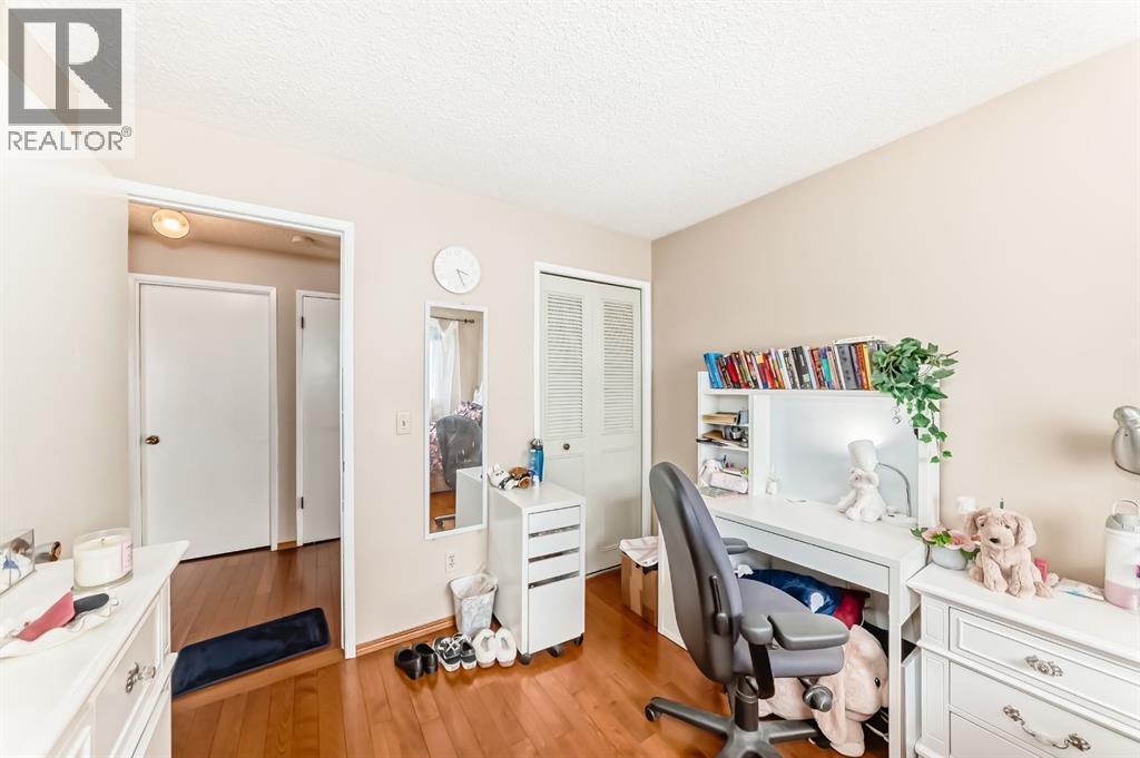 76 Edgewood Drive NW, Calgary, Alberta  T3A 2T5 - Photo 10 - A2307262