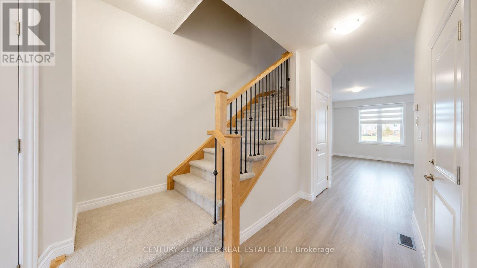 10 Linden Park Lane, Hamilton, Ontario  L9A 1Y1 - Photo 3 - X13114828