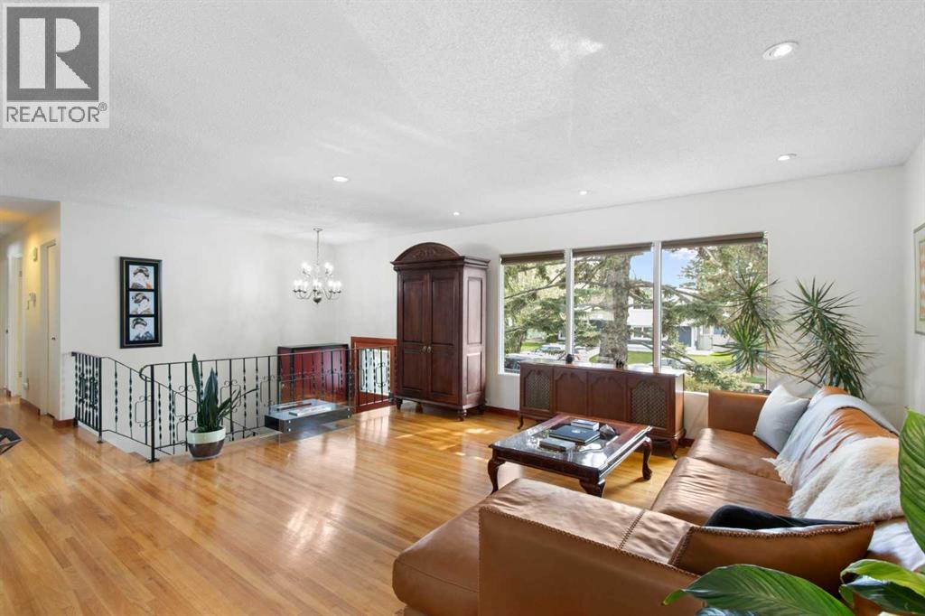 10811 Maplecrest Road Se, Calgary, Alberta  T2J 1Y1 - Photo 3 - A2312136