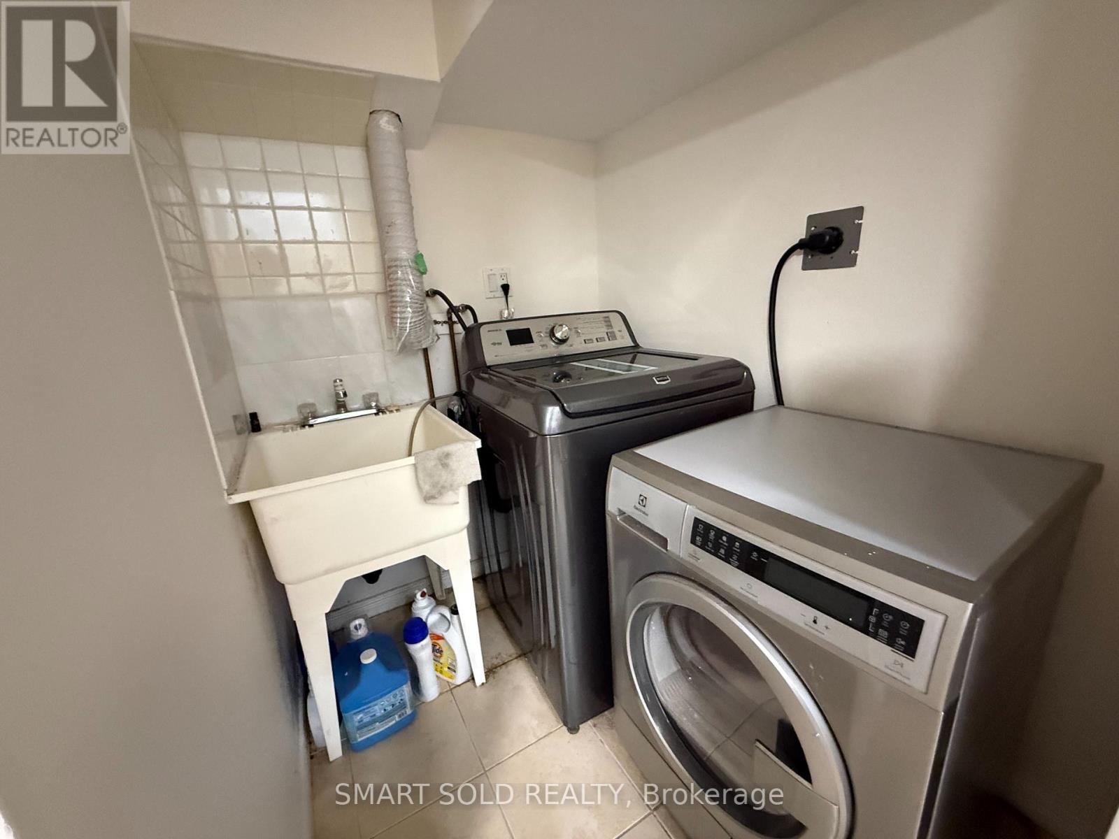 (Main Floor) - 36 Montezuma Trail, Toronto, Ontario  M1V 1H8 - Photo 14 - E13140370