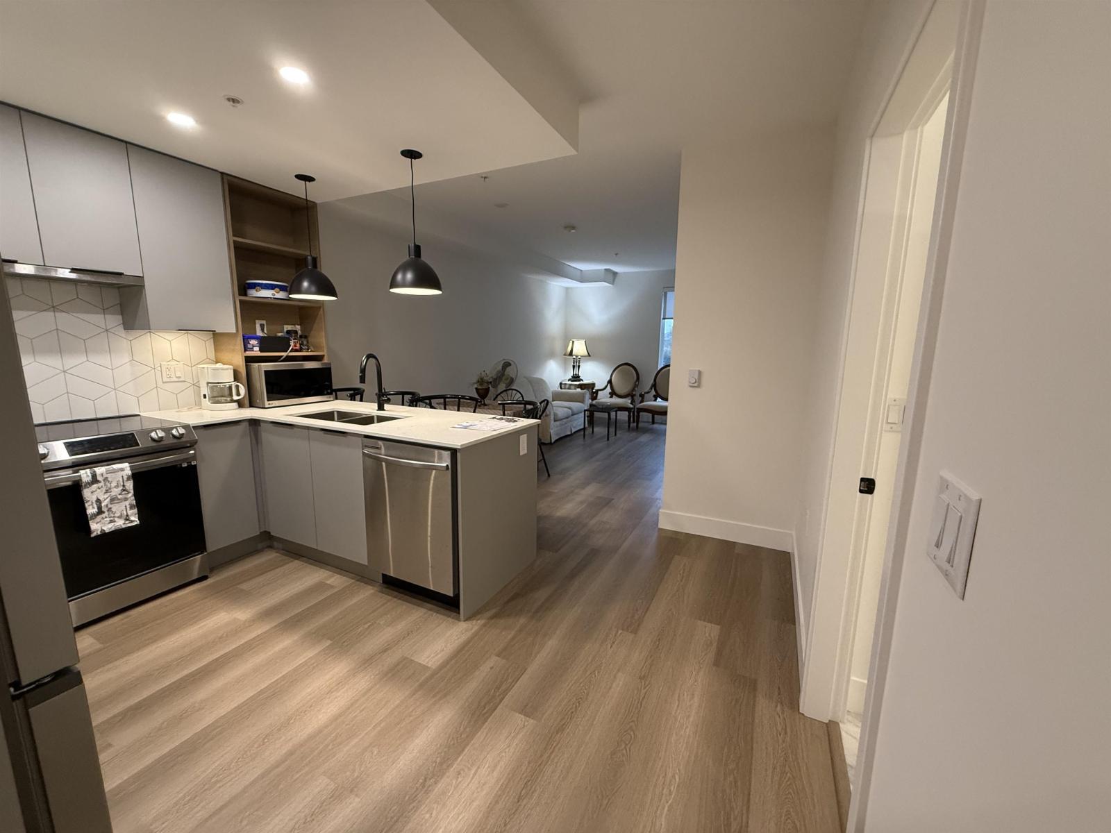 210 10778 138 Street, Surrey, British Columbia  V3T 0S5 - Photo 3 - R3124117