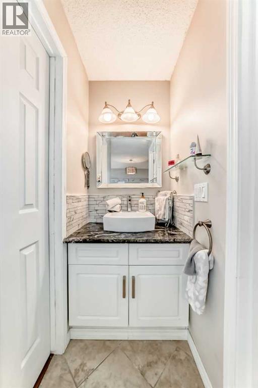 20 Woodbrook Close SW, Calgary, Alberta  T2W 4E9 - Photo 18 - A2301228