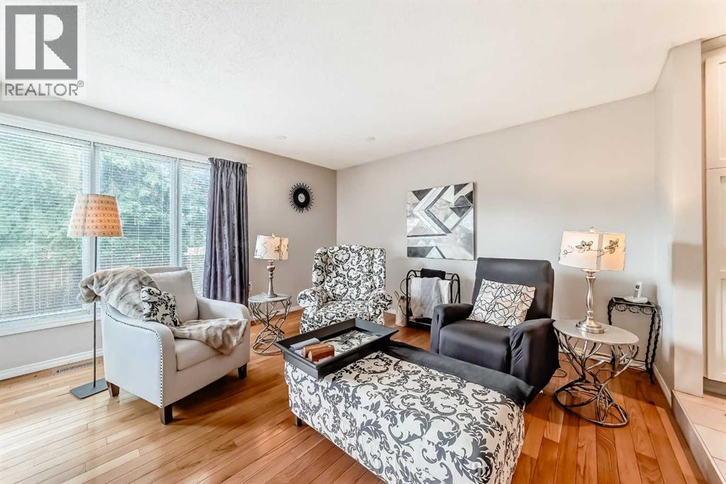 20 Woodbrook Close SW, Calgary, Alberta  T2W 4E9 - Photo 11 - A2301228