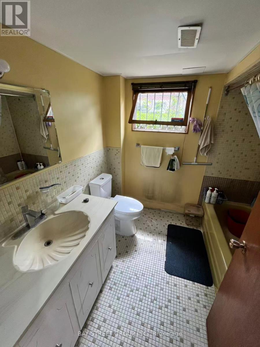116 Apache Trail, Toronto, Ontario M2H 2H9 - Photo 10 - C13140380