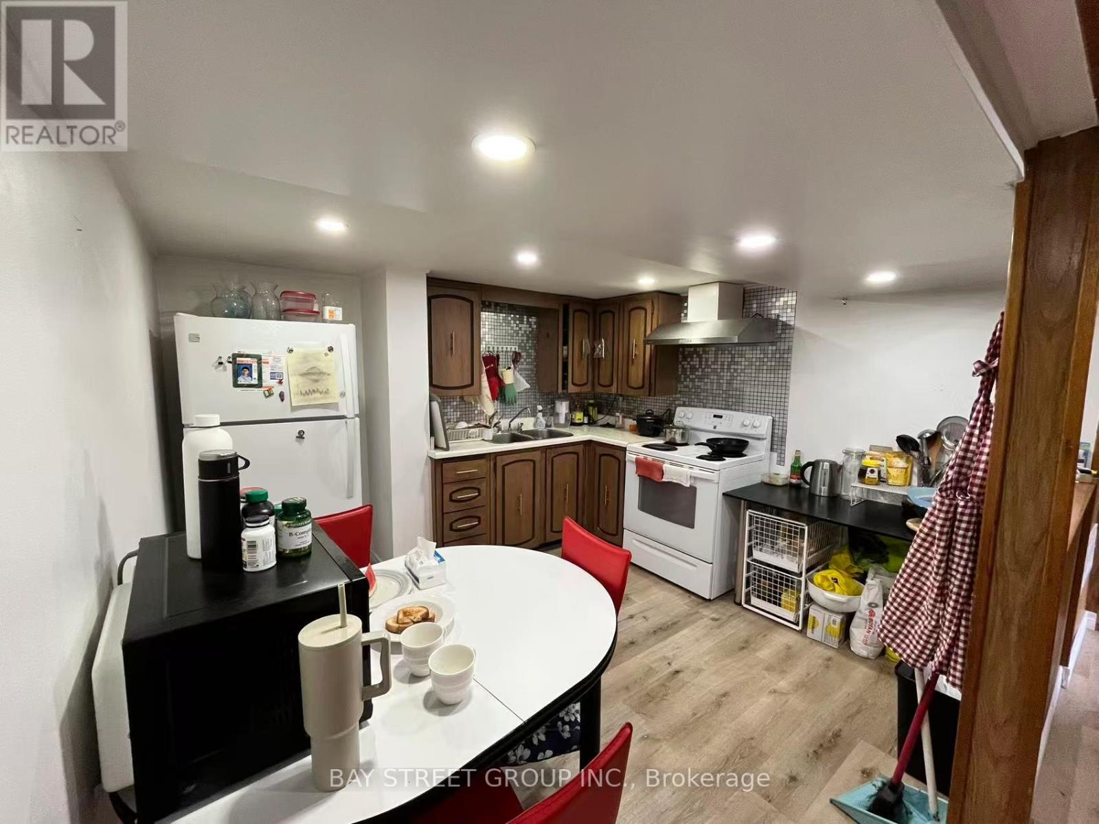 116 Apache Trail, Toronto, Ontario M2H 2H9 - Photo 2 - C13140380