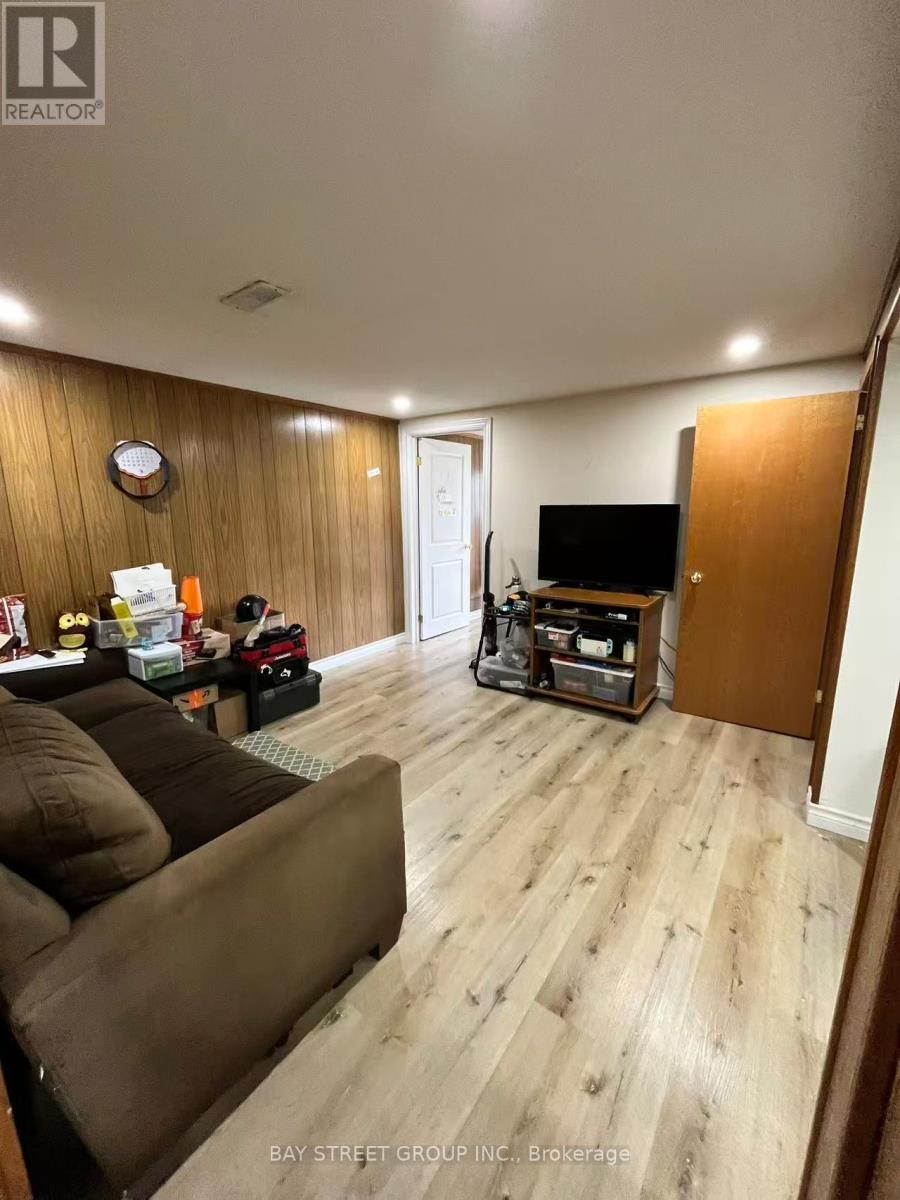 116 Apache Trail, Toronto, Ontario M2H 2H9 - Photo 5 - C13140380