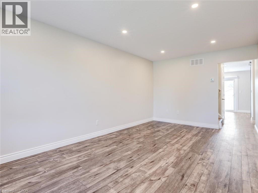 833 Doon Village Road, Kitchener, Ontario  N2P 1A1 - Photo 4 - 40831044