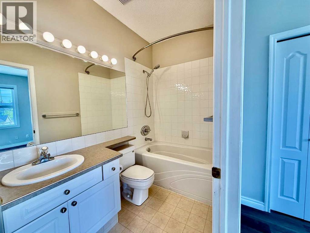 102 Prestwick Gardens SE, Calgary, Alberta  T2Z 3V4 - Photo 27 - A2311787