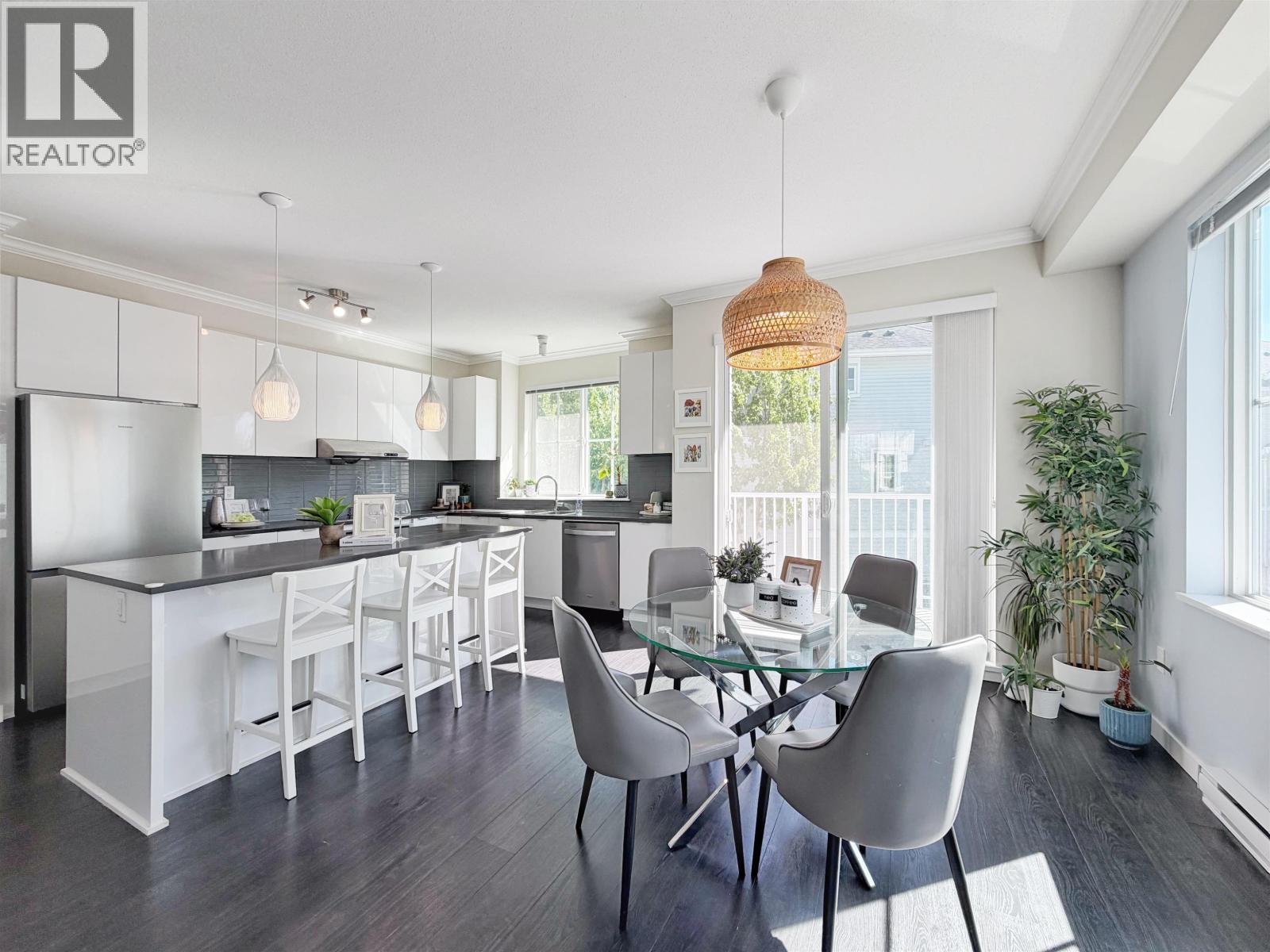 121 5550 ADMIRAL WAY, Ladner, British Columbia