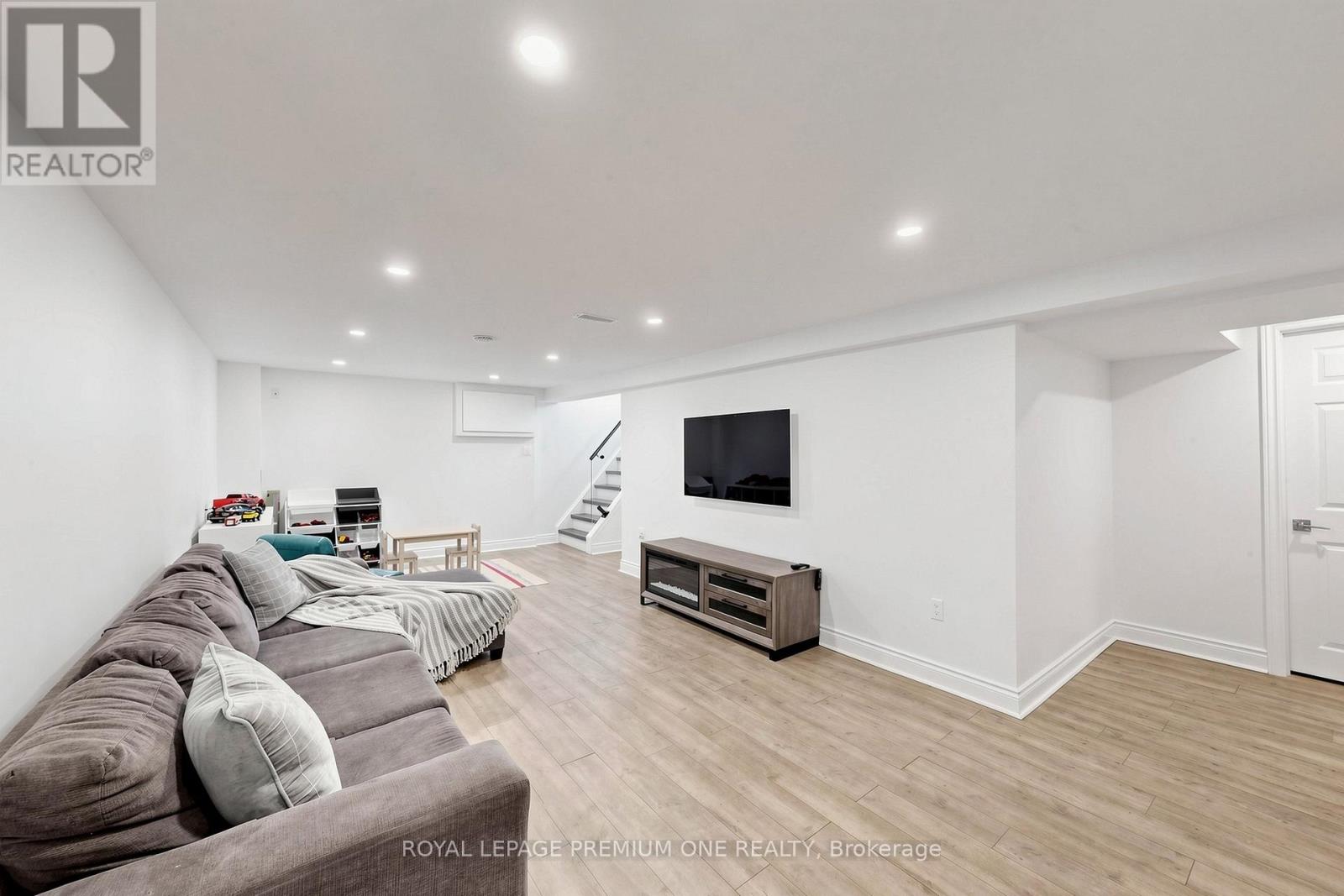 72 Thornton Avenue, Bradford West Gwillimbury, Ontario  L3Z 1N4 - Photo 25 - N13133118