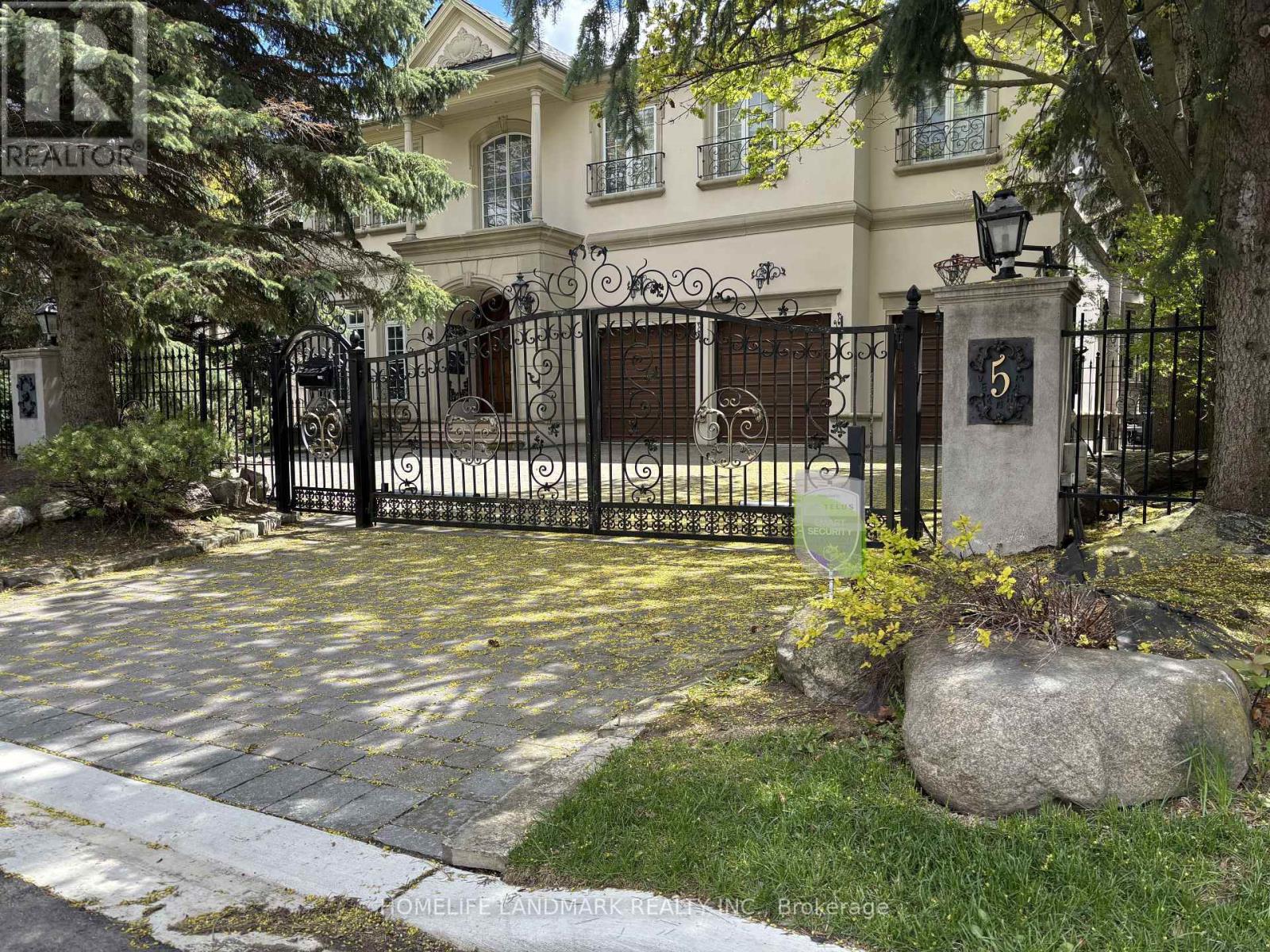 5 VERNHAM AVENUE, Toronto, Ontario
