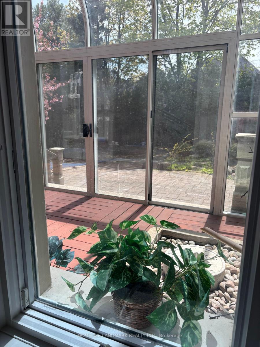 5 Vernham Avenue, Toronto, Ontario  M2L 2B1 - Photo 14 - C13140434
