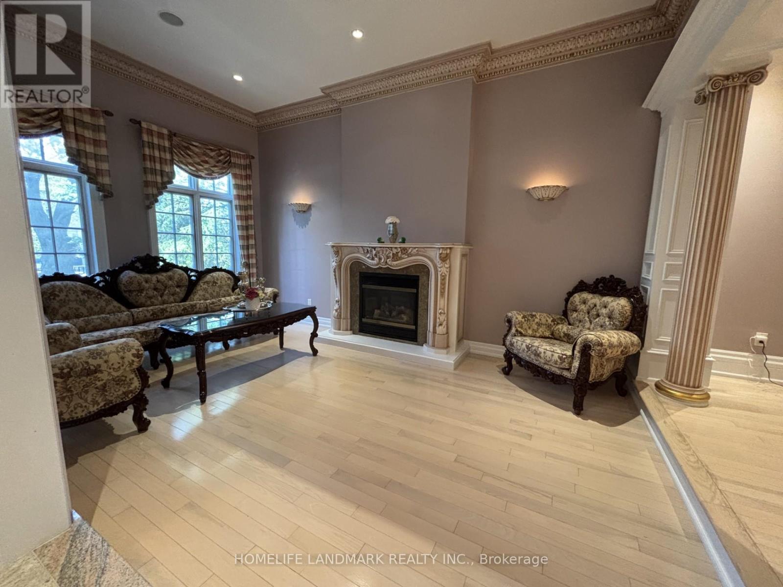 5 Vernham Avenue, Toronto, Ontario  M2L 2B1 - Photo 4 - C13140434