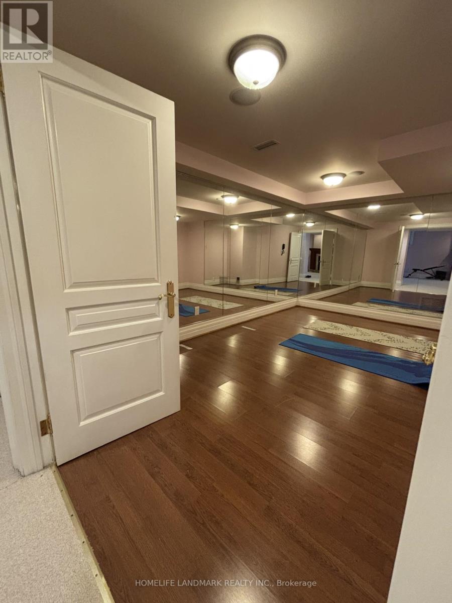 5 Vernham Avenue, Toronto, Ontario  M2L 2B1 - Photo 9 - C13140434