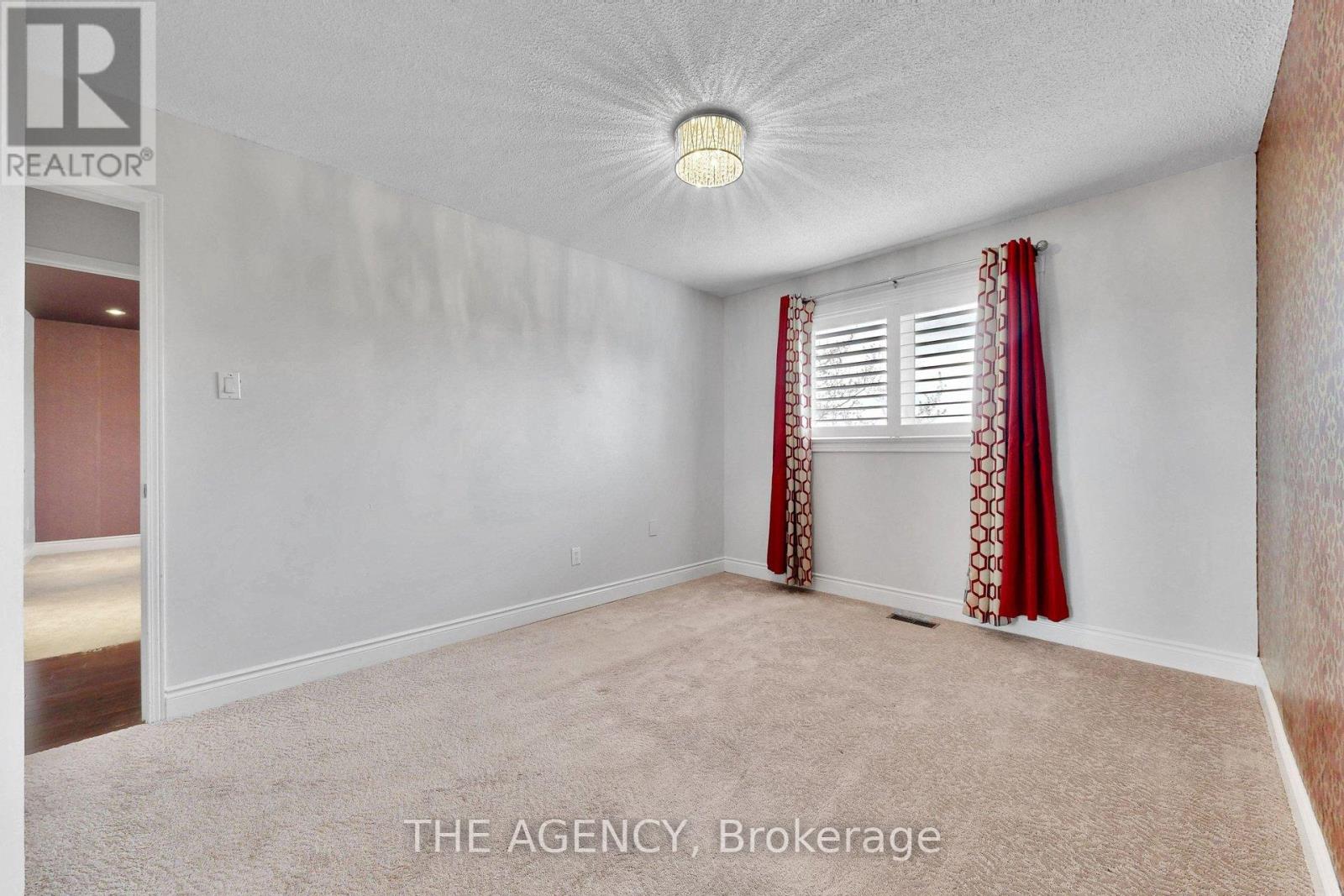 Upper - 1641 Pepperwood Gate, Pickering, Ontario  L1X 2K5 - Photo 32 - E13140428