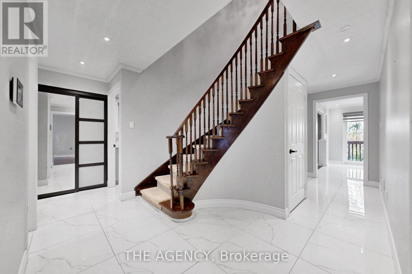 Upper - 1641 Pepperwood Gate, Pickering, Ontario  L1X 2K5 - Photo 4 - E13140428