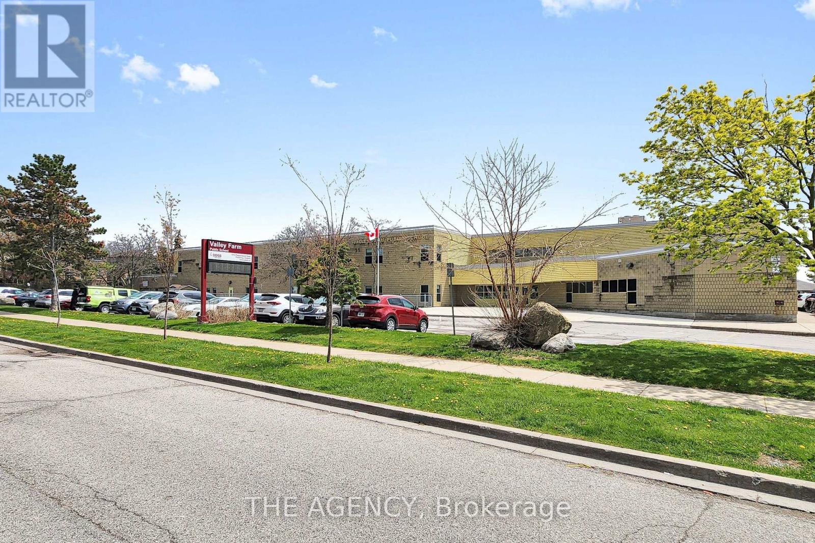 Upper - 1641 Pepperwood Gate, Pickering, Ontario  L1X 2K5 - Photo 46 - E13140428