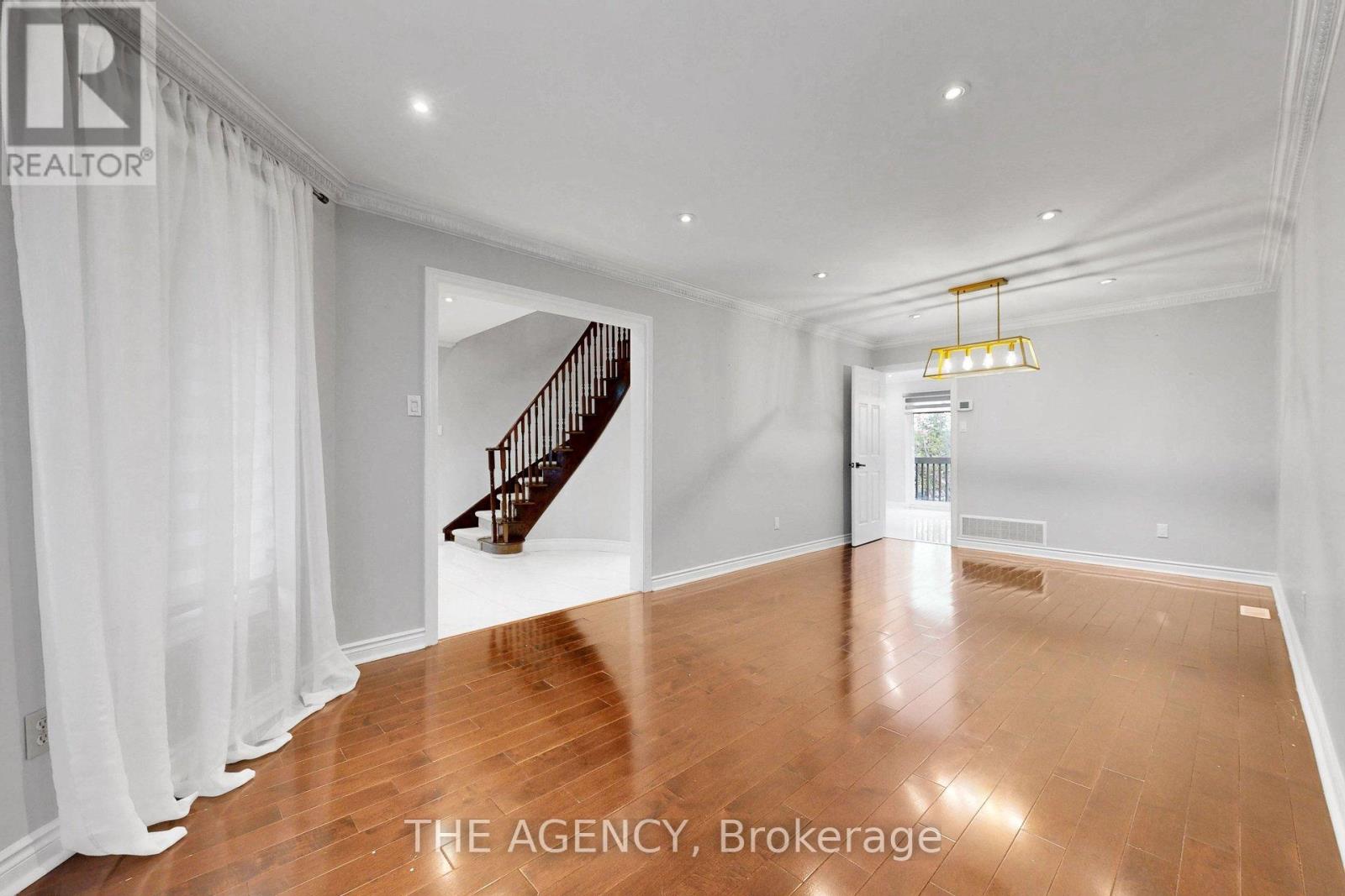 Upper - 1641 Pepperwood Gate, Pickering, Ontario  L1X 2K5 - Photo 6 - E13140428