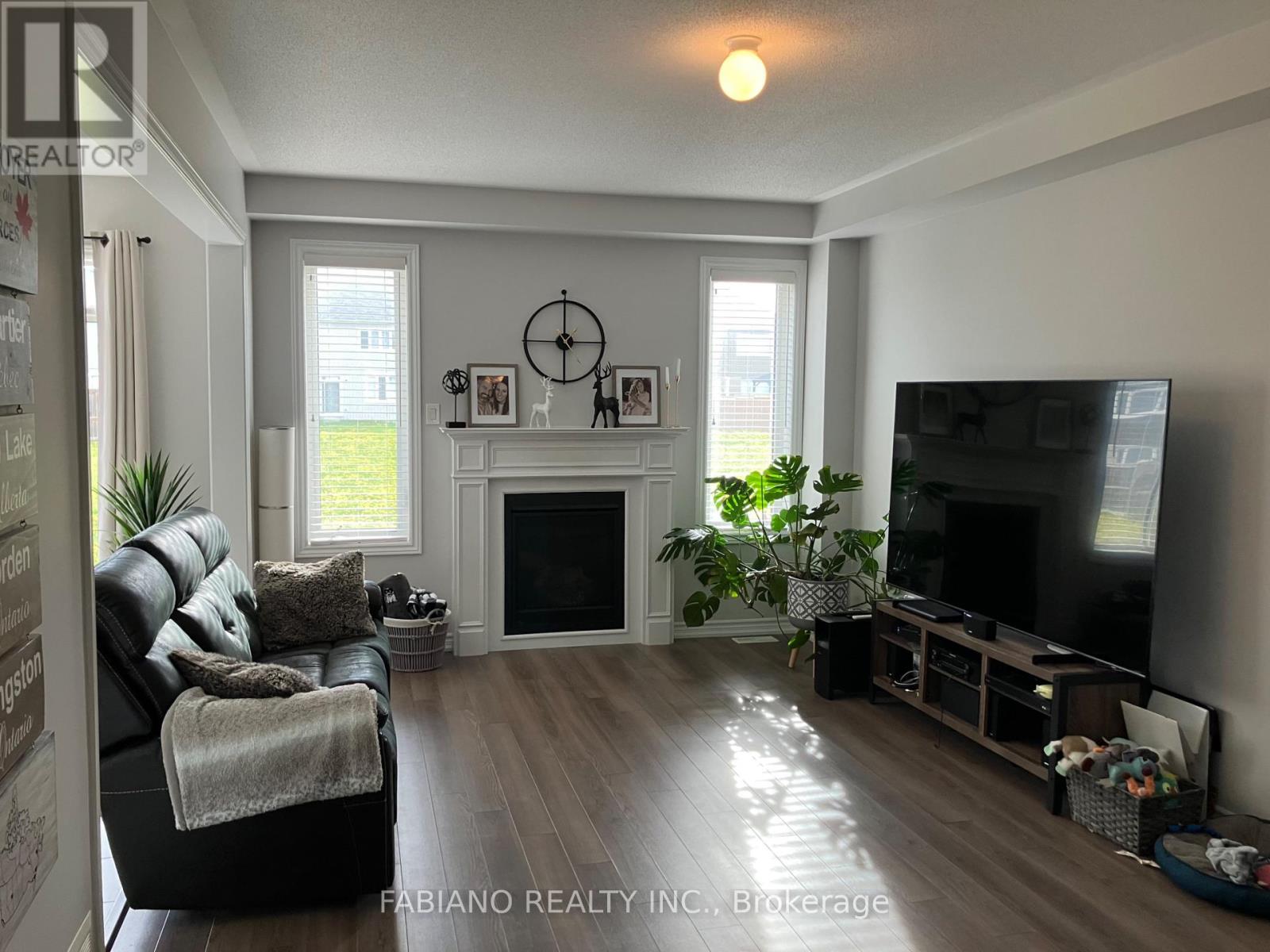 Upper - 175 Brownley Lane, Essa (Angus), Ontario L0M 1B6 - Photo 4 - N13140472