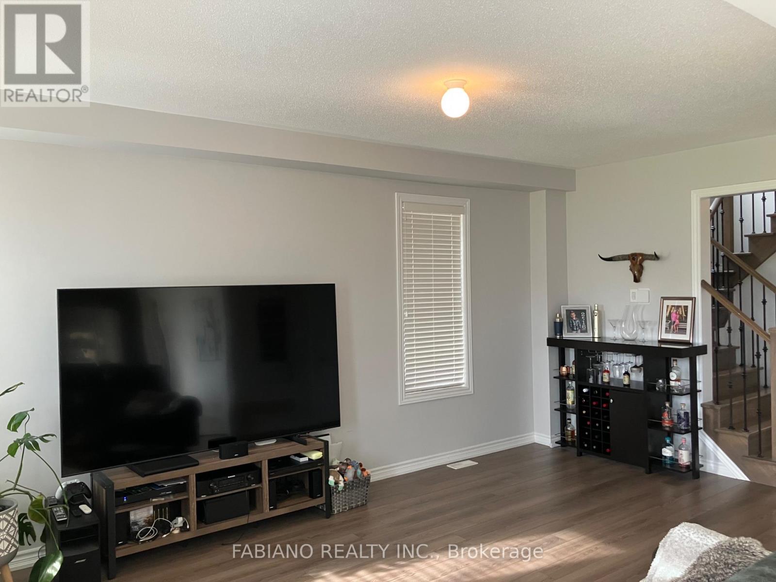 Upper - 175 Brownley Lane, Essa (Angus), Ontario L0M 1B6 - Photo 5 - N13140472