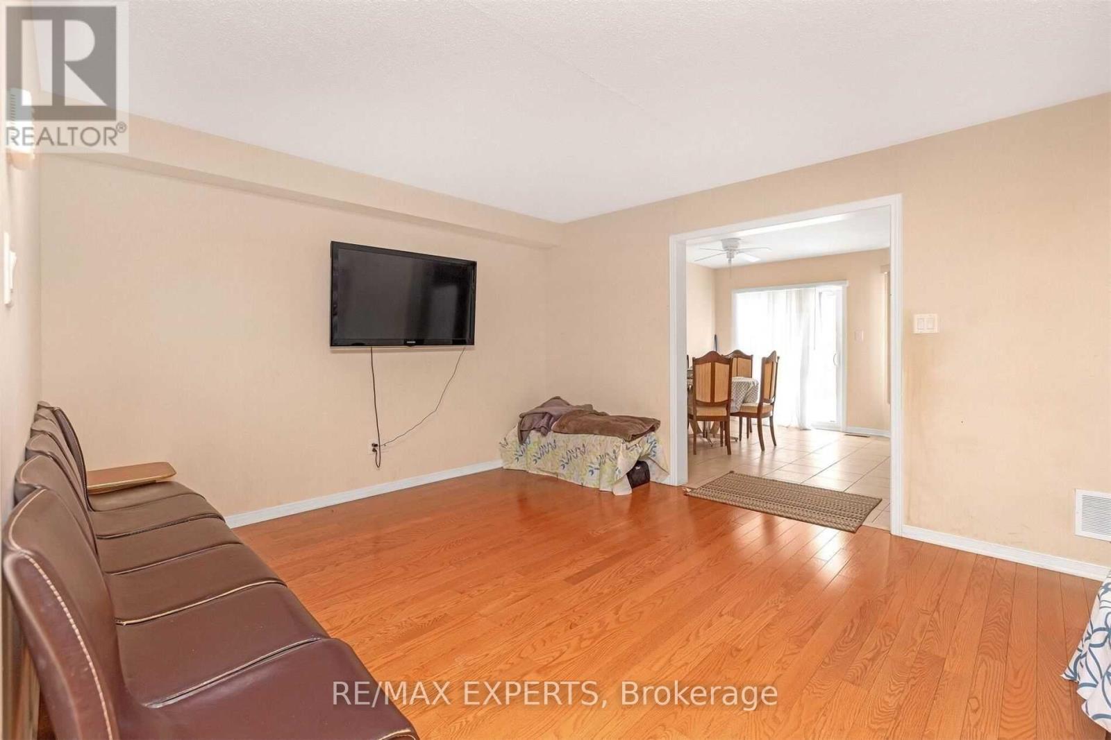 94 Sleightholme Crescent, Brampton, Ontario  L6P 3E7 - Photo 5 - W13140432