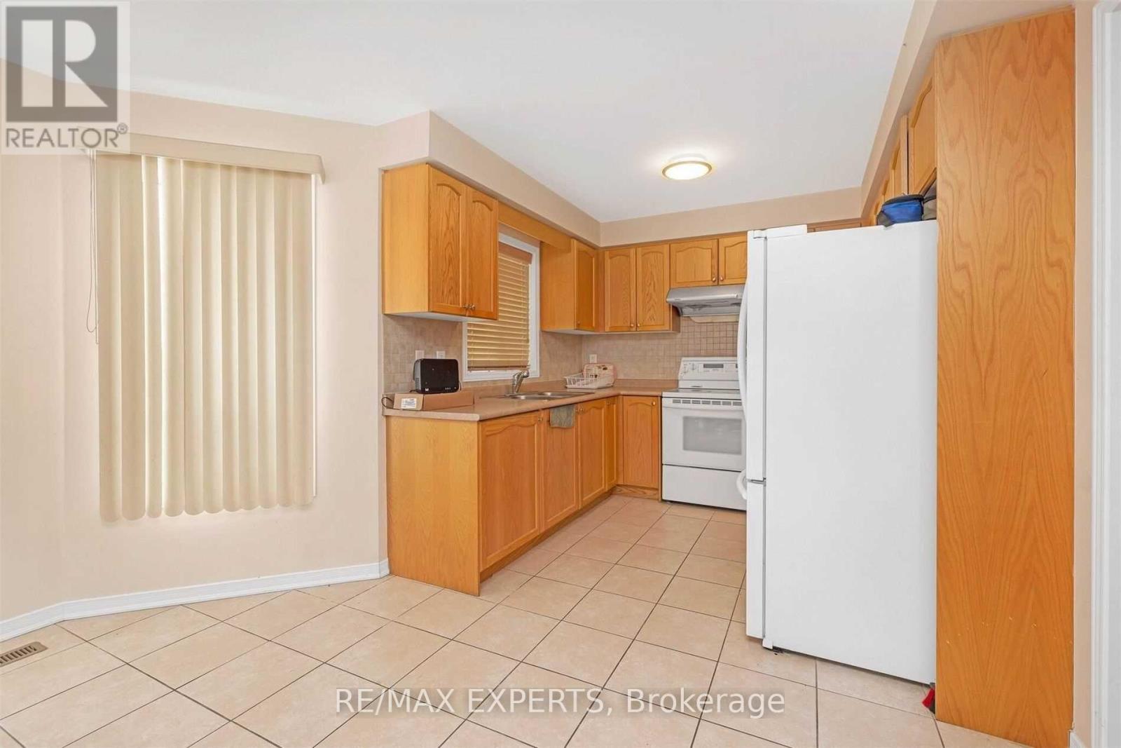 94 Sleightholme Crescent, Brampton, Ontario  L6P 3E7 - Photo 8 - W13140432