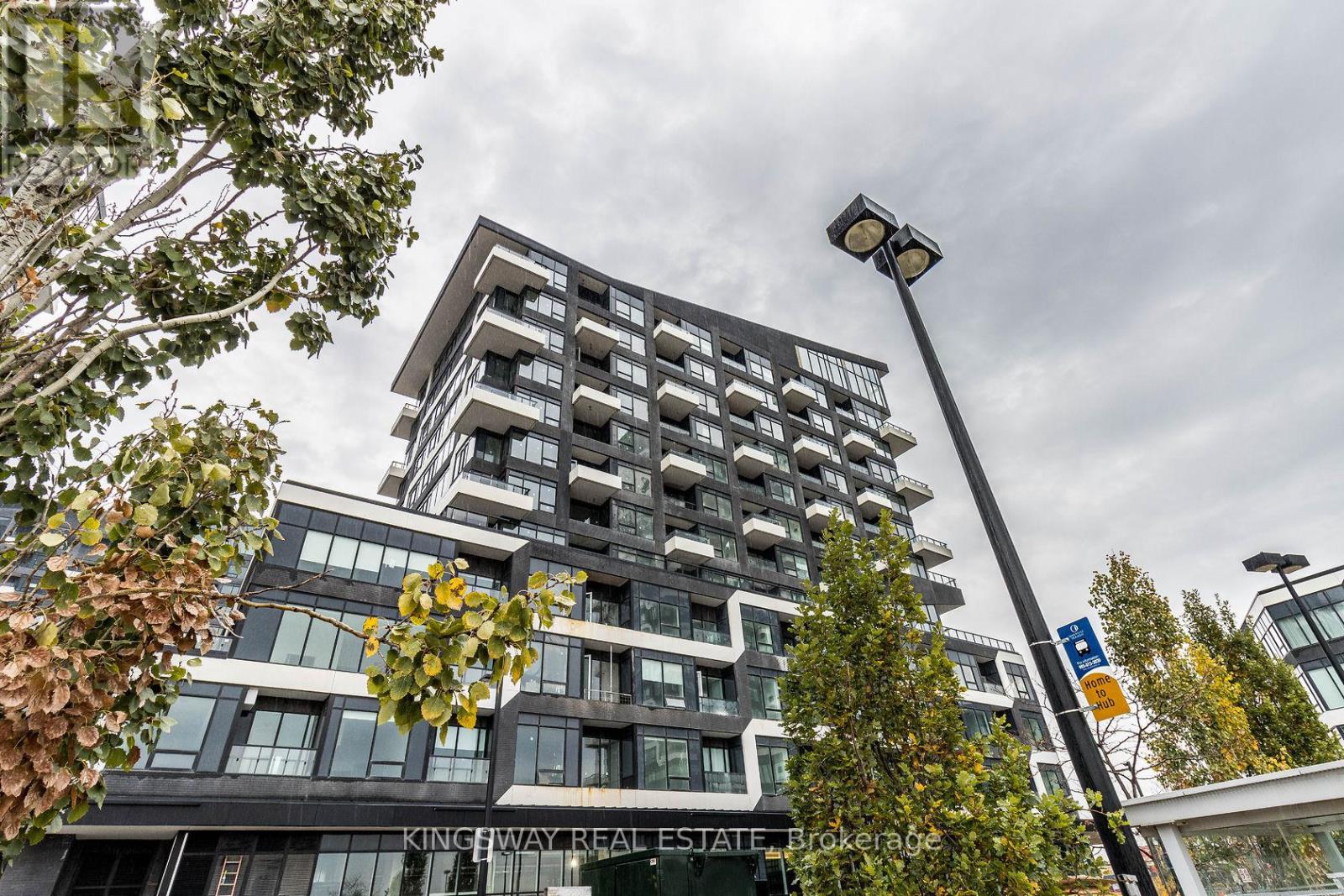 901 - 2481 TAUNTON ROAD, Oakville, Ontario