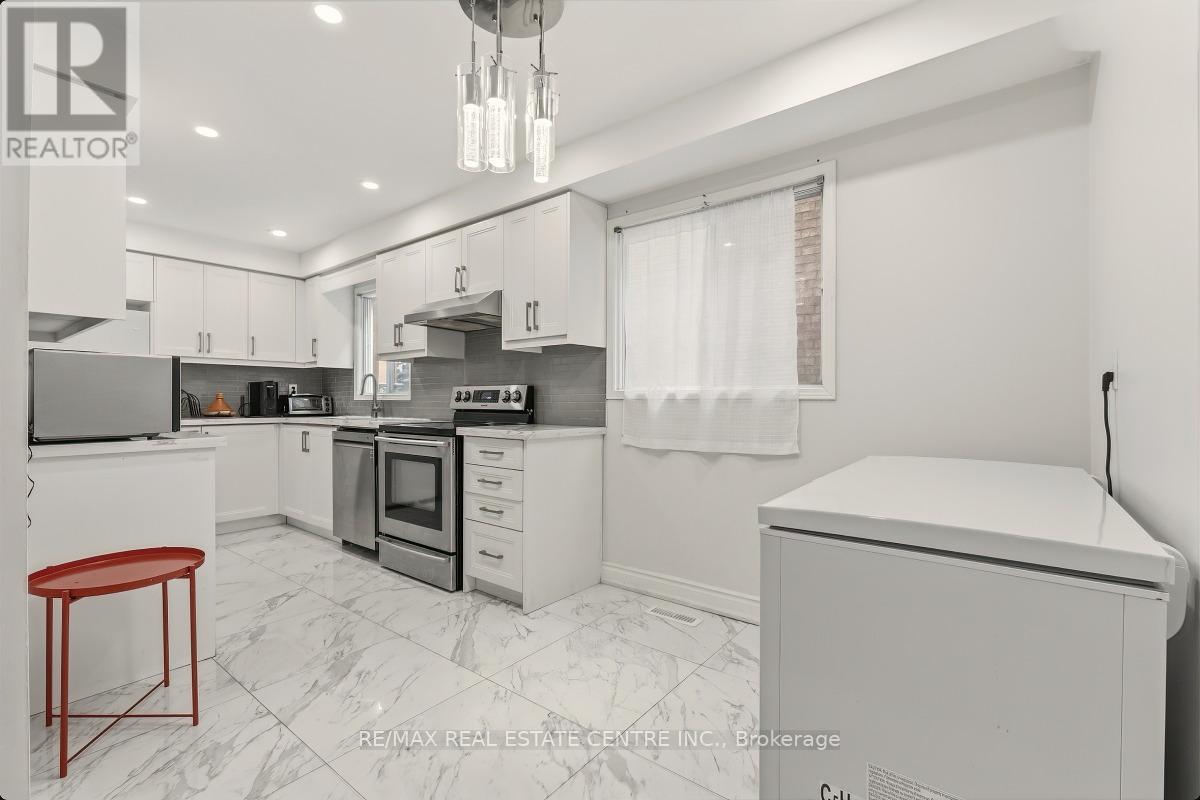 5013 NORTHERN NIGHT CIRCLE, Mississauga, Ontario