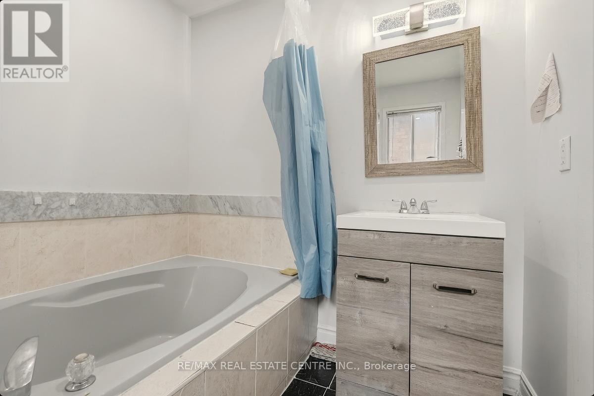 5013 Northern Night Circle, Mississauga, Ontario  L5R 2P7 - Photo 17 - W13140442