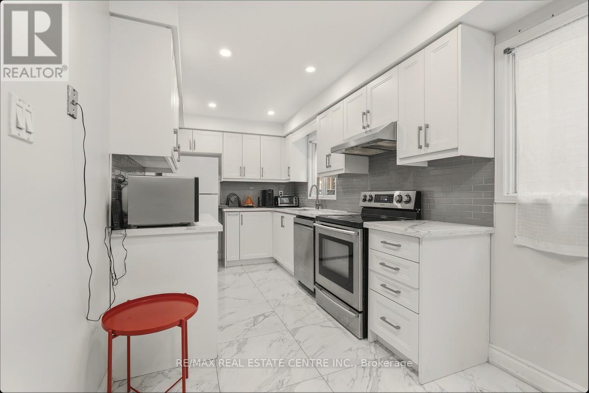 5013 Northern Night Circle, Mississauga, Ontario  L5R 2P7 - Photo 3 - W13140442