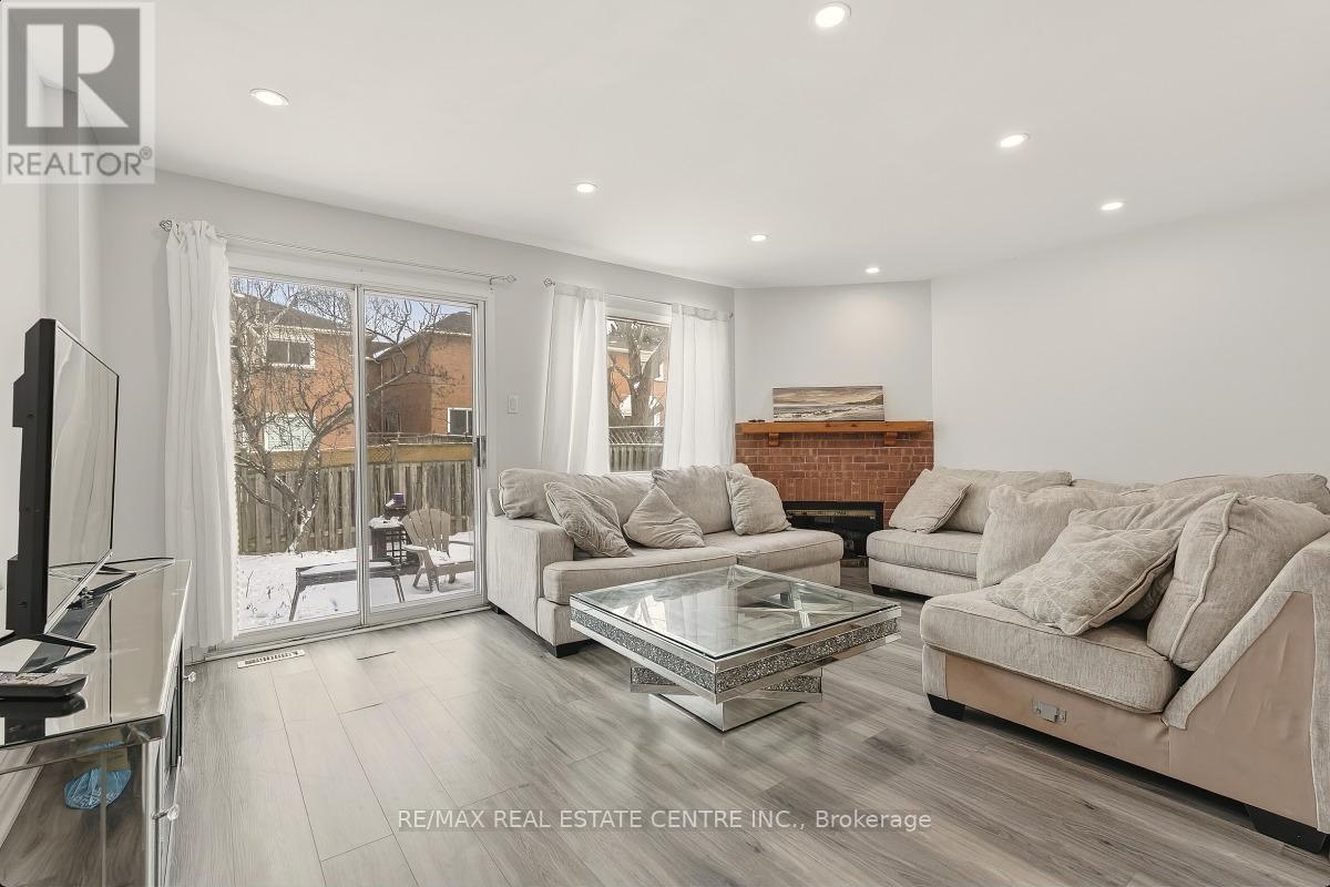 5013 Northern Night Circle, Mississauga, Ontario  L5R 2P7 - Photo 4 - W13140442