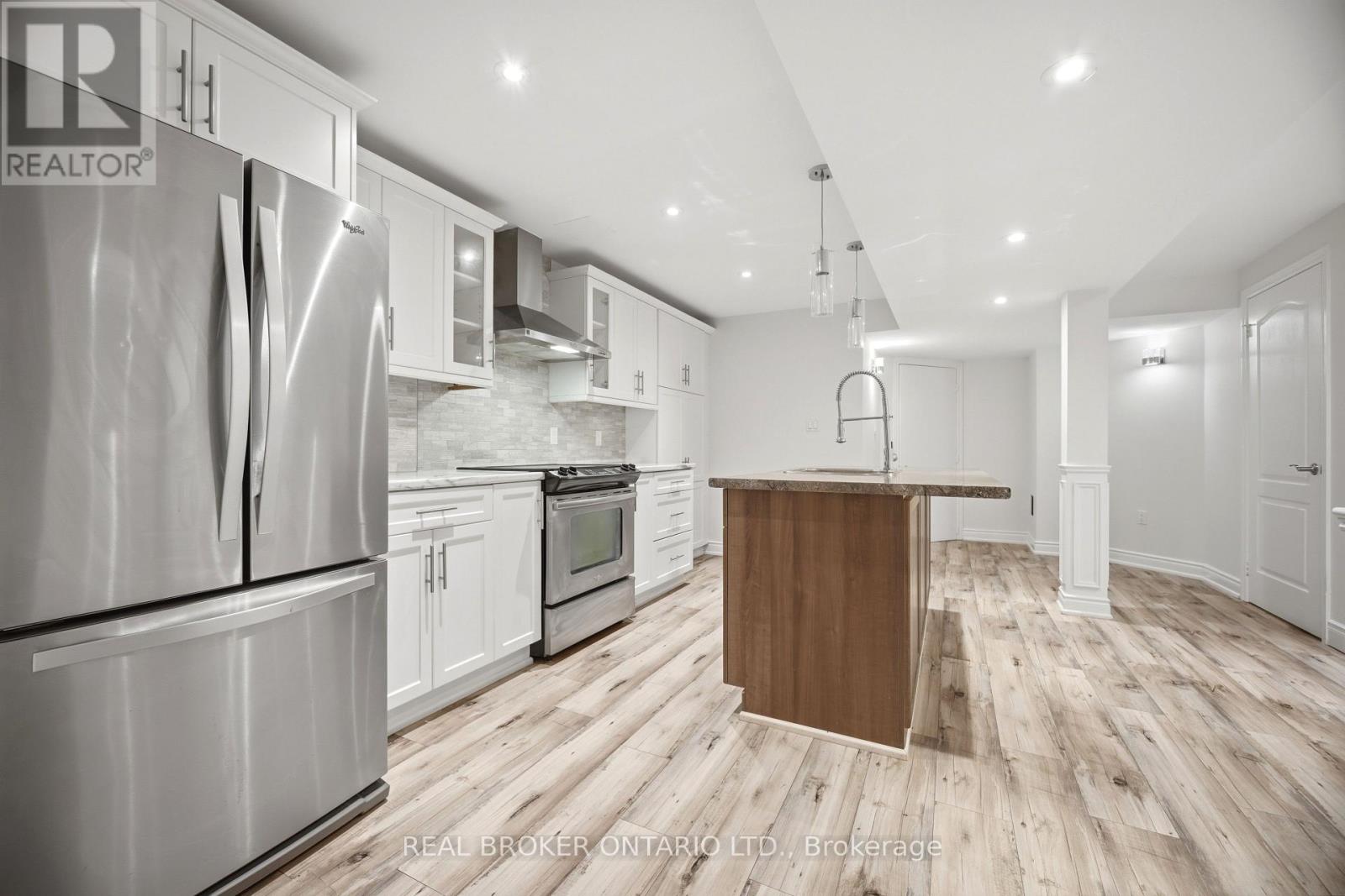 3277 Paul Henderson Drive, Mississauga, Ontario  L5M 0H5 - Photo 10 - W13140444