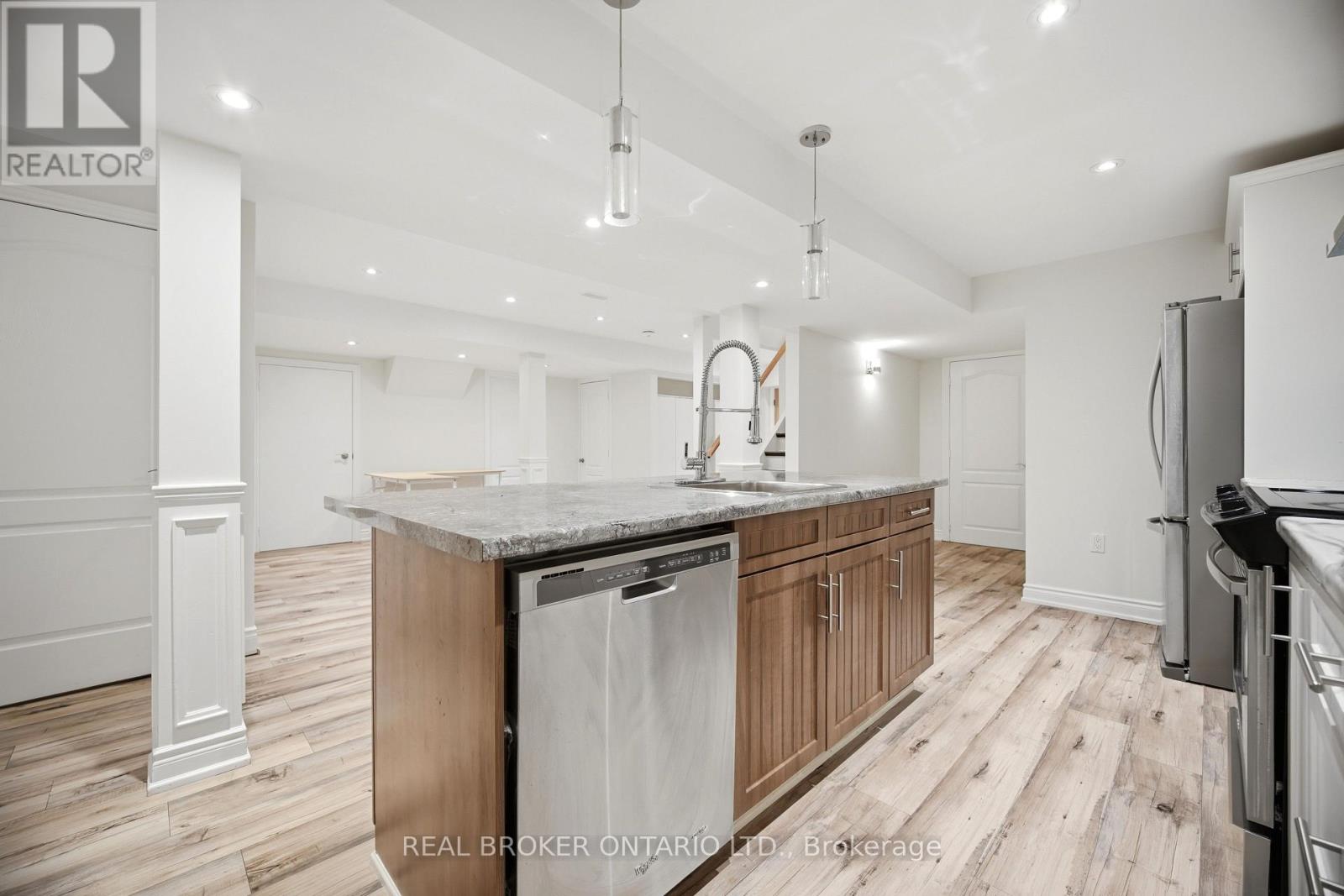 3277 Paul Henderson Drive, Mississauga, Ontario  L5M 0H5 - Photo 15 - W13140444