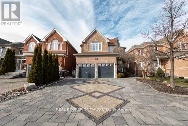 3277 Paul Henderson Drive, Mississauga, Ontario  L5M 0H5 - Photo 2 - W13140444