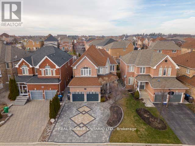 3277 Paul Henderson Drive, Mississauga, Ontario  L5M 0H5 - Photo 3 - W13140444