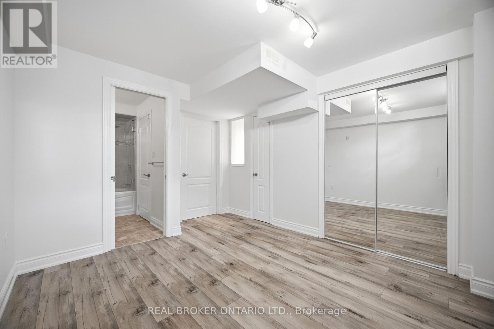 3277 Paul Henderson Drive, Mississauga, Ontario  L5M 0H5 - Photo 33 - W13140444
