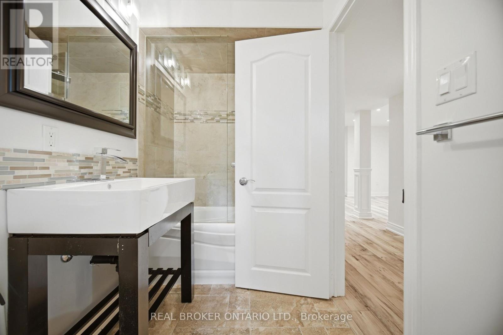 3277 Paul Henderson Drive, Mississauga, Ontario  L5M 0H5 - Photo 35 - W13140444